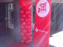 ballonnen voor Dress red Day 2013 te Amsterdam