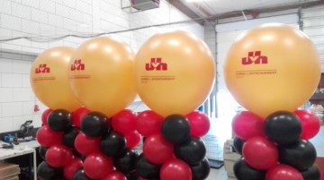 ballonnen pilaren met naam, logo en leeftijd stickers