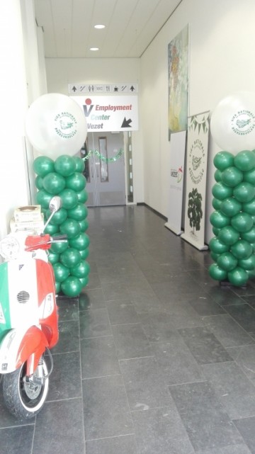 ballonnen pilaren met naam, logo en leeftijd stickers