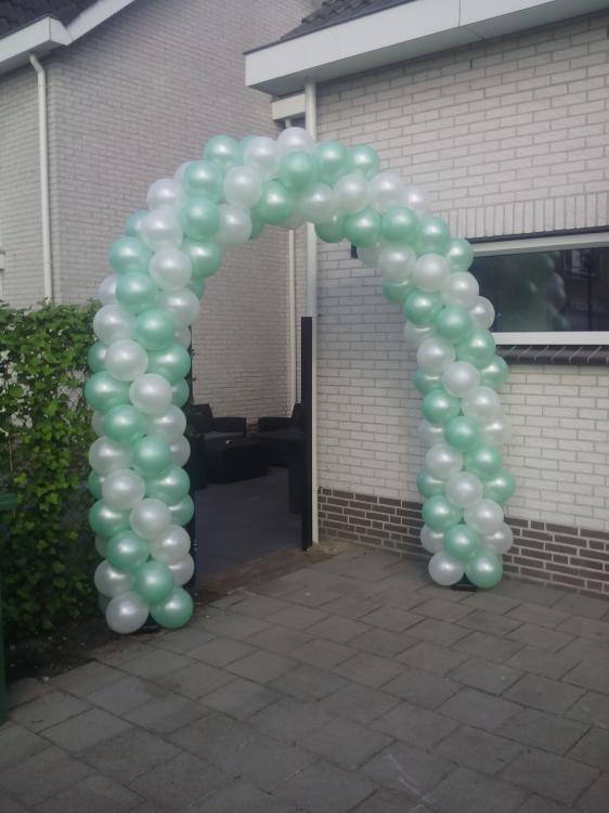 ballonnenboog mintgroen en wit metallic